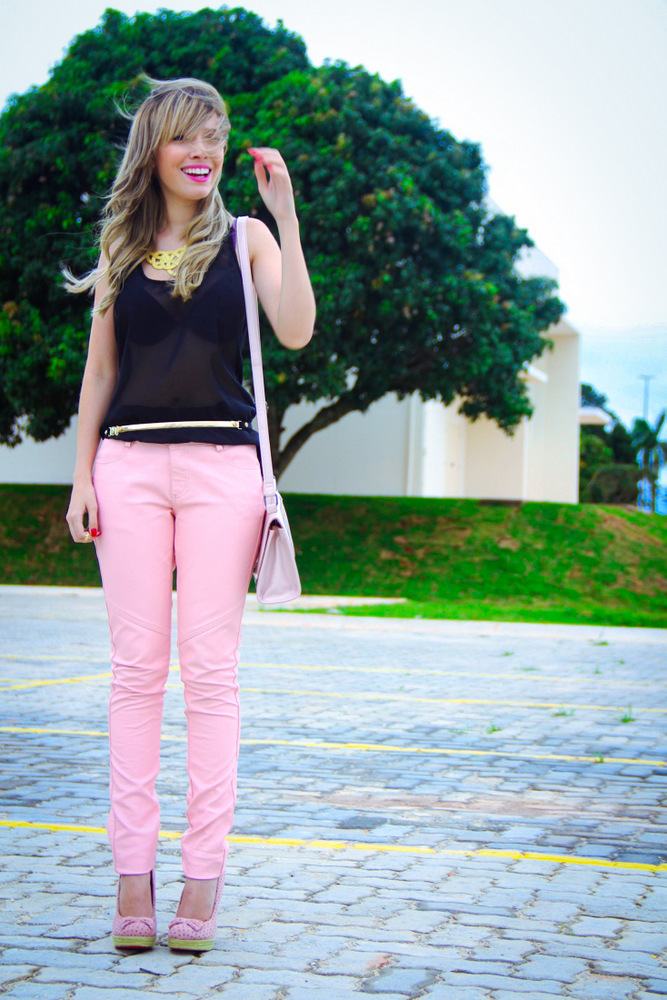 calça couro rosa